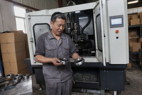 Fully automatic chamfering machine designed for multi-angle processing capabilities (ID#1)