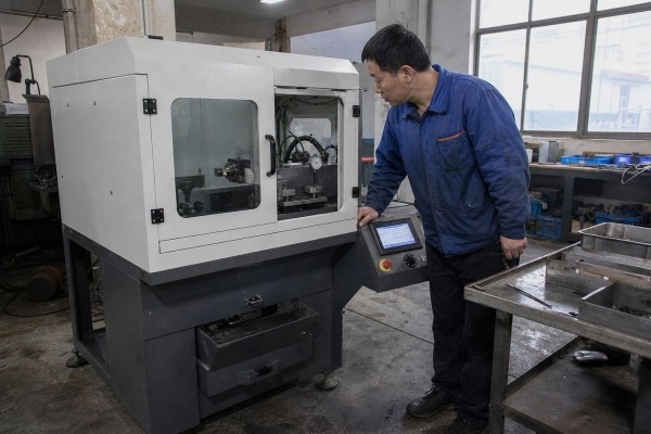 Testing repeatability of positioning accuracy in a chamfering machine setup (ID#1)