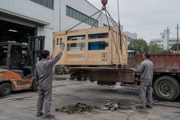 Choosing a reliable freight forwarder for pipe cutting machine shipments (ID#1)